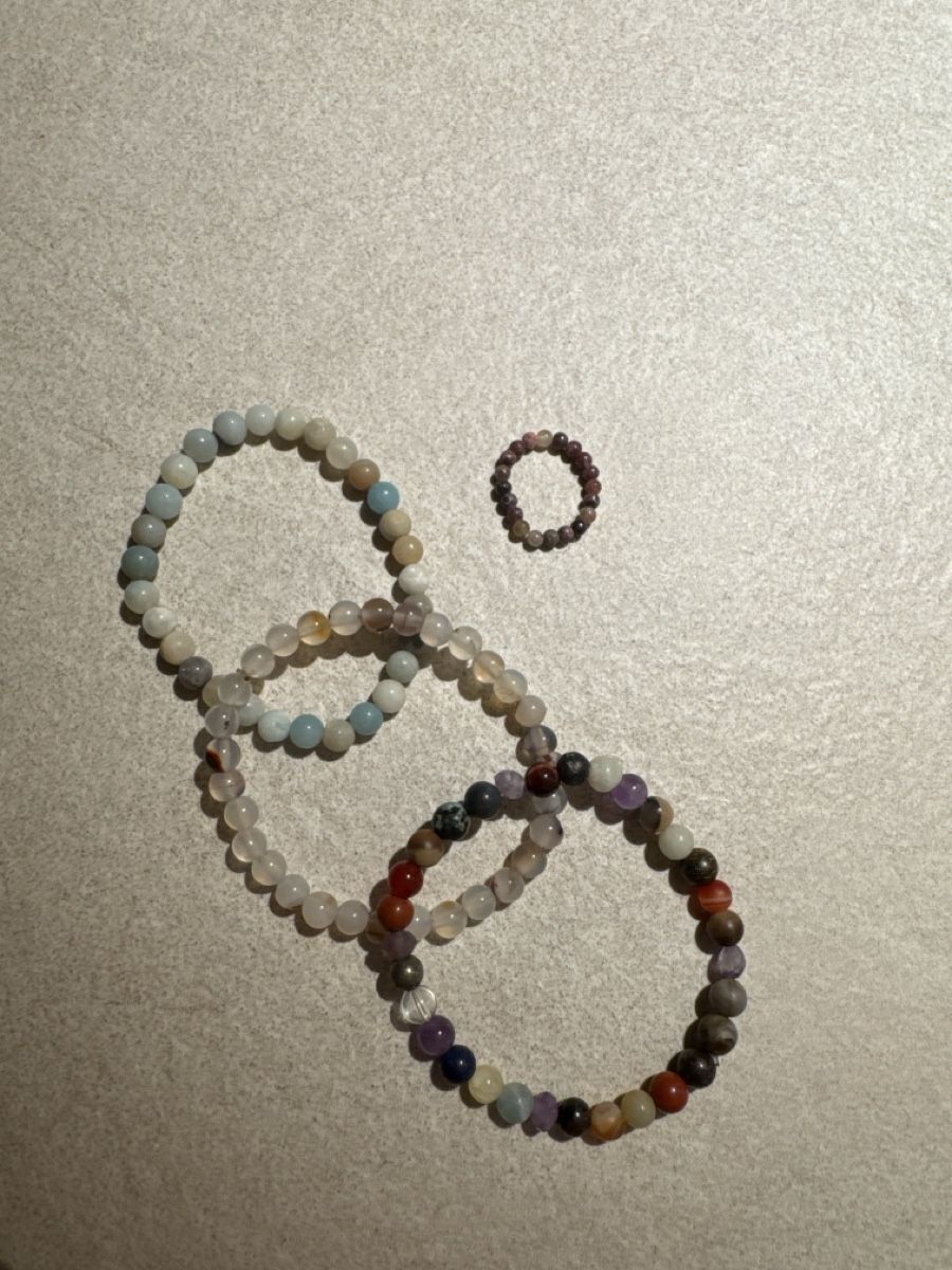 Armbänder & -reifen: Schöne Edelstein Armbänder und Ring Set, neuwertig! – Gebraucht aus Schlieren von nowaya