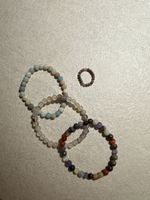 Schöne Edelstein Armbänder und Ring Set, neuwertig!