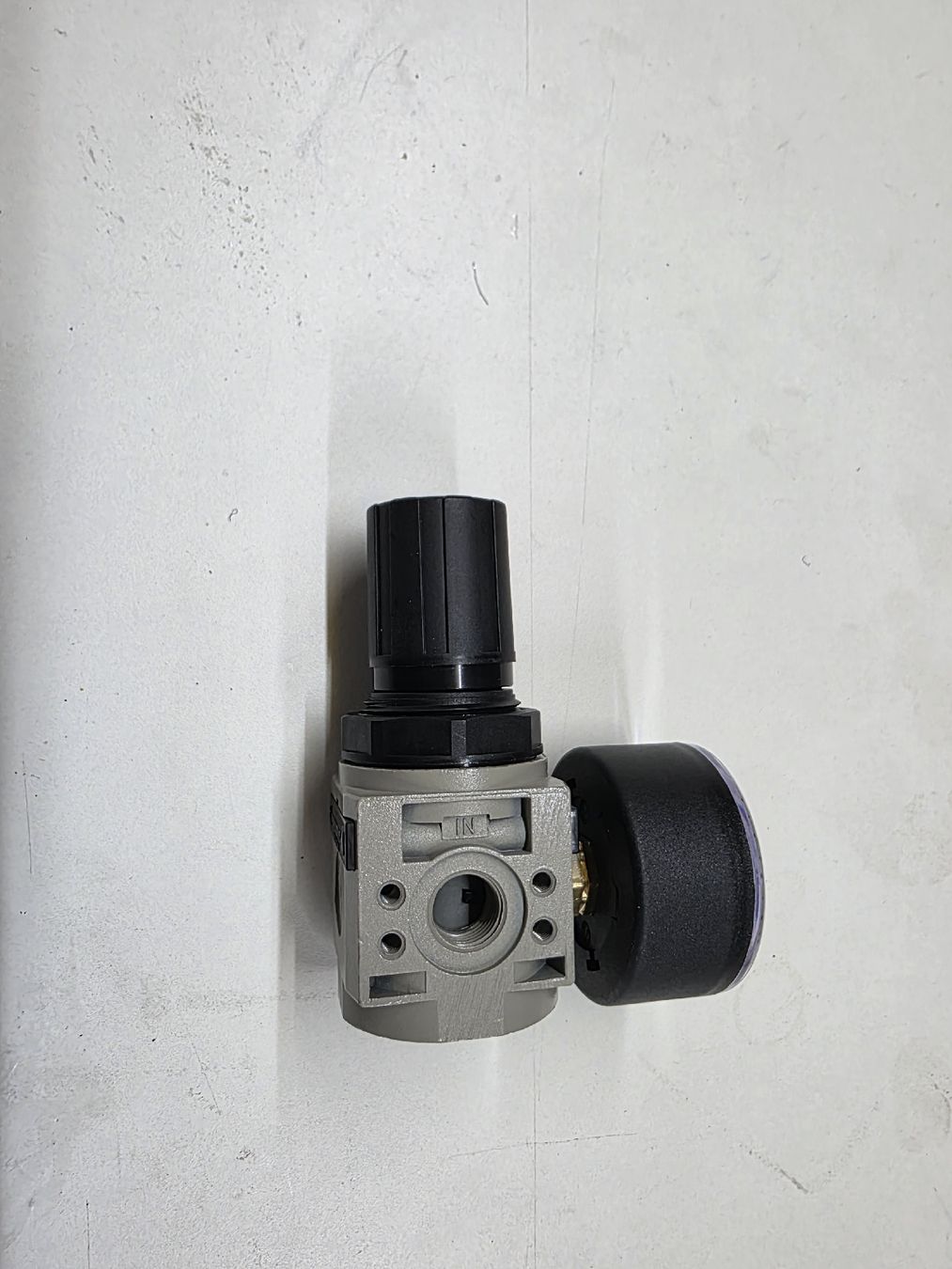 Kompressoren: Druckluft Regler mit Manometer Pneumax – Neu und originalverpackt aus Rüti ZH von Madeira14 1