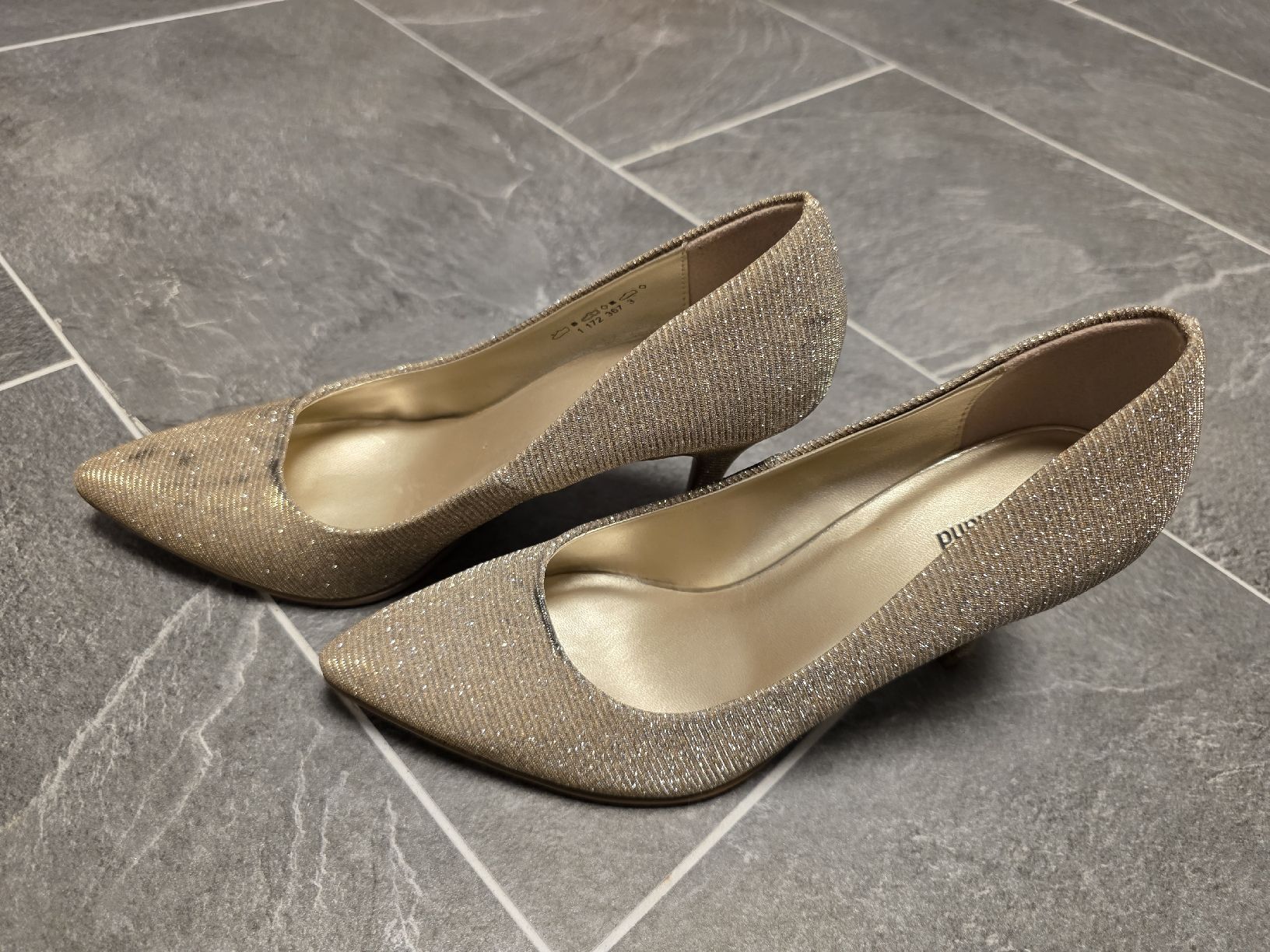 Scarpe da donna: Goldglitzernde Pumps Grösse 38  – Usato da Toffen venduto da ver_x68f 6