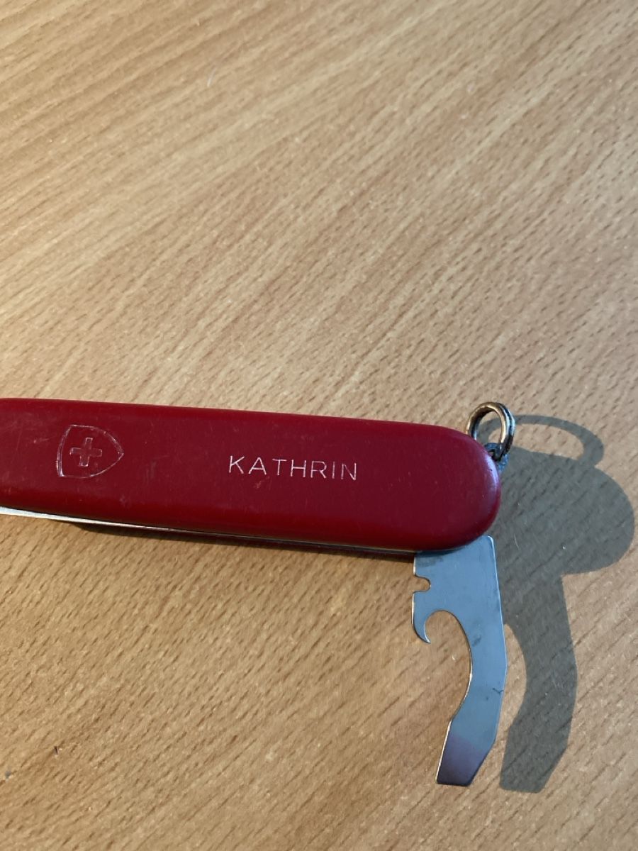 Victorinox Coltelli tascabile: Rotes Kathrin Taschenmesser Schweizer Kreuz – Usato da Dulliken venduto da Zuchu 1