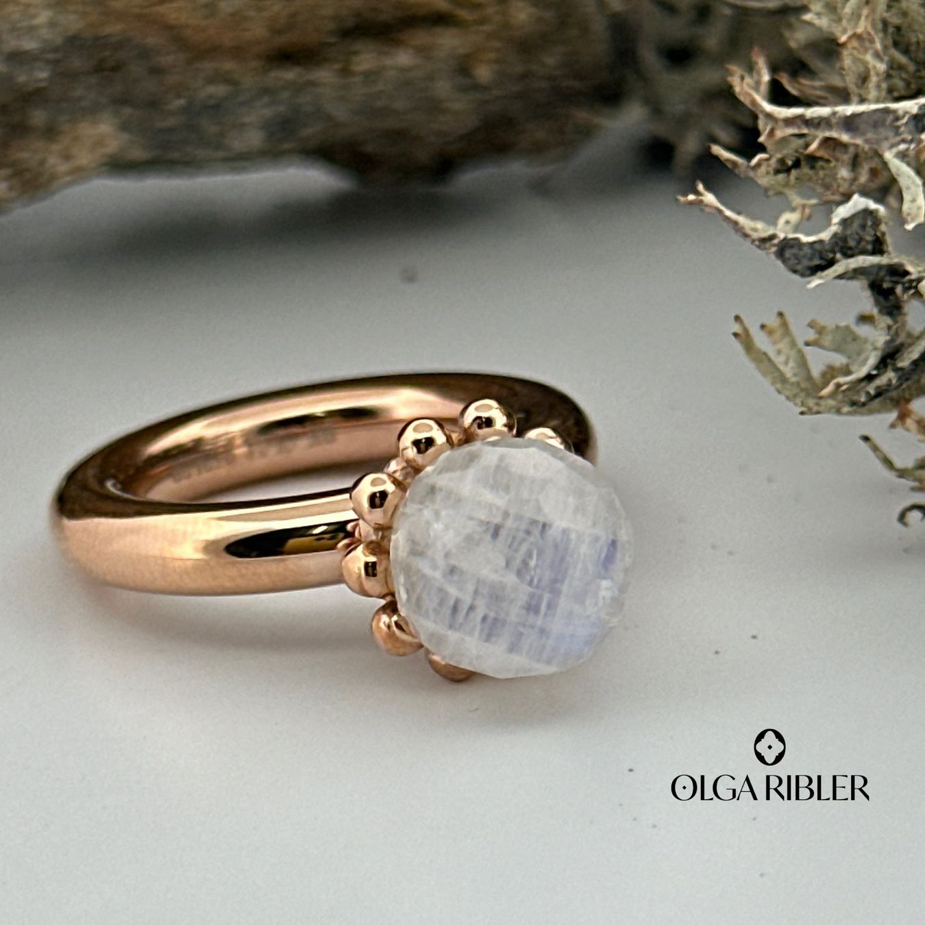 Olga Ribler Anelli: Edelstahl Pneu Ring mit Mondstein Ringgrösse 52 – Nuovo (secondo la descrizione) da Luzern venduto da Schmuckoutlet 3
