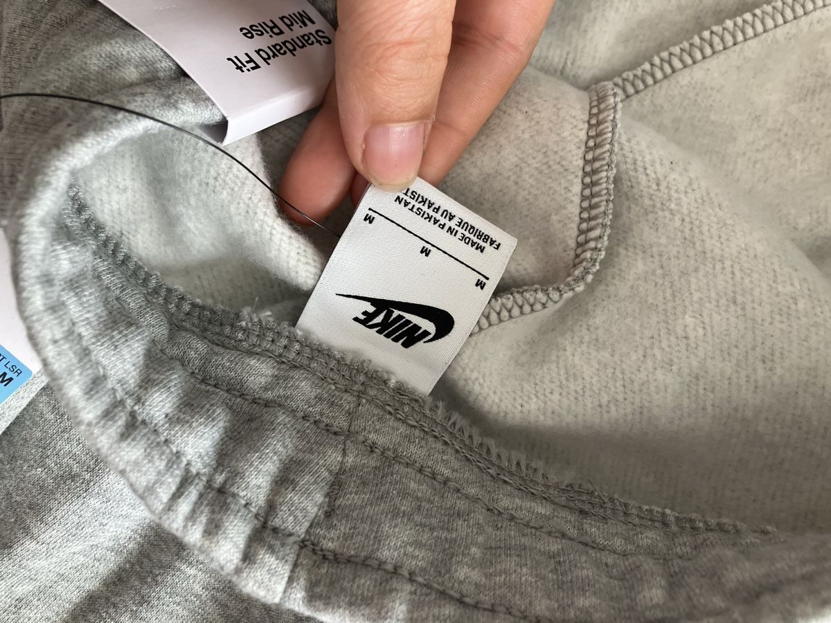 Nike Pantaloni: Training Nike gris – Nuovo e nell'imballaggio originale da Villars-sur-Glâne venduto da gis_762m 2