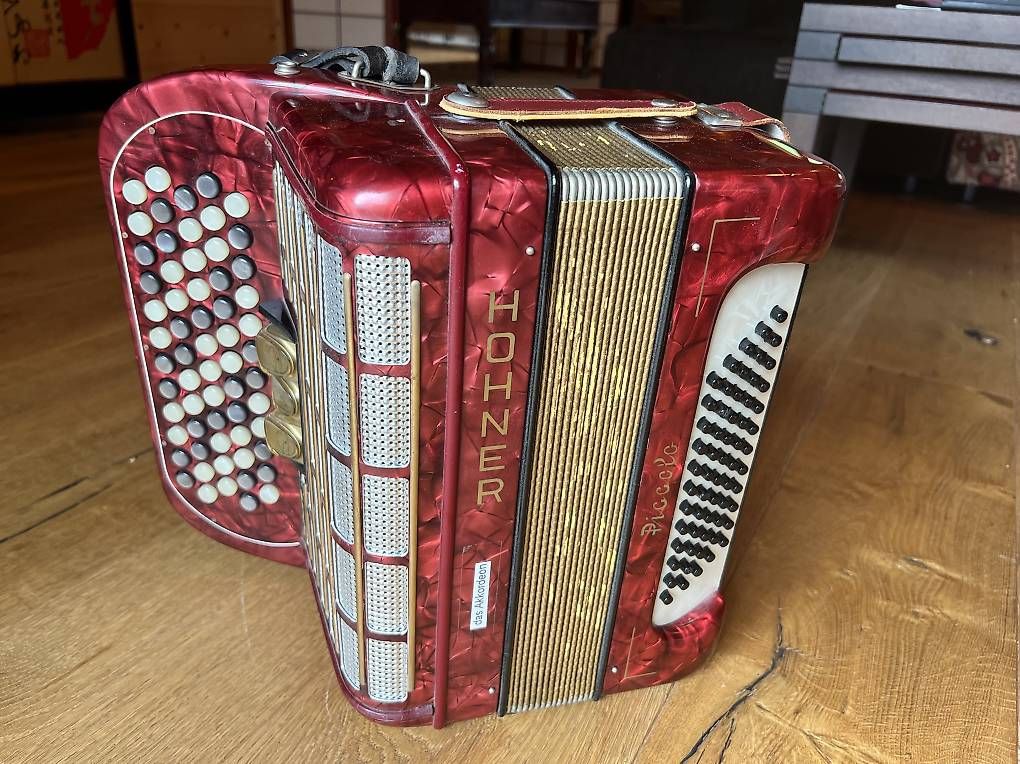 Hohner Musikinstrumente: Accordéon Hohner Piccolo – Gebraucht aus Les Diablerets von Samny 1