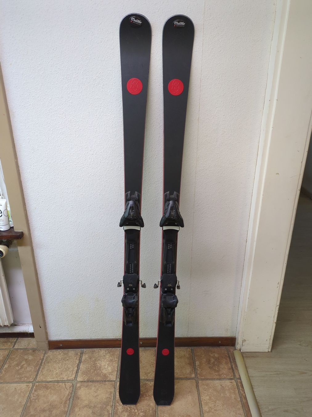 AK Ski Sci: AK Ski Red 164cm – Usato da Münsingen venduto da guschtu