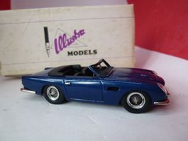 ILLUSTRA Models = sehr teuer - ASTON MARTIN blau - defekt