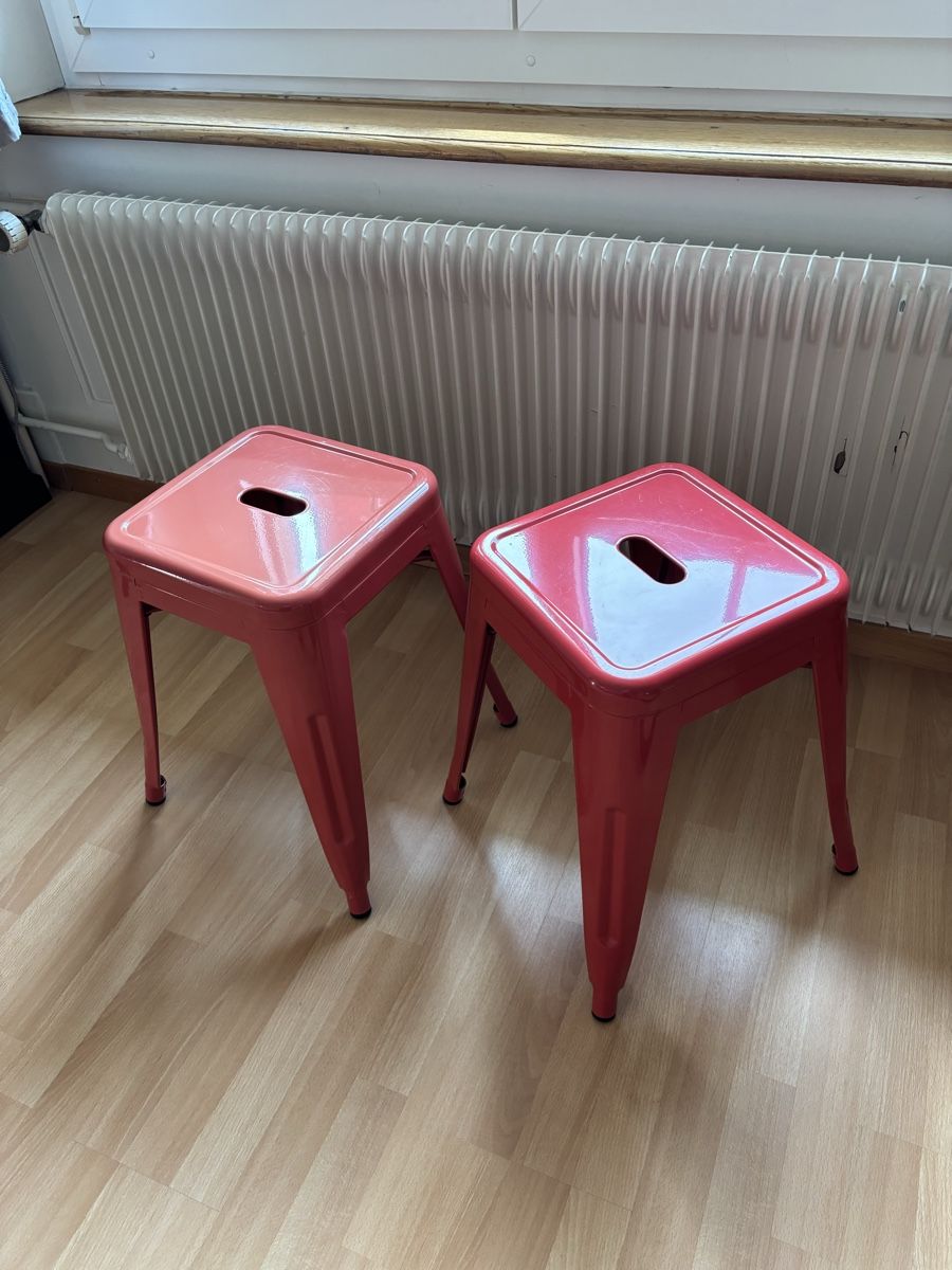 Hocker: 2 Metallhocker rot – Gebraucht aus Bern von wisemagpie 2