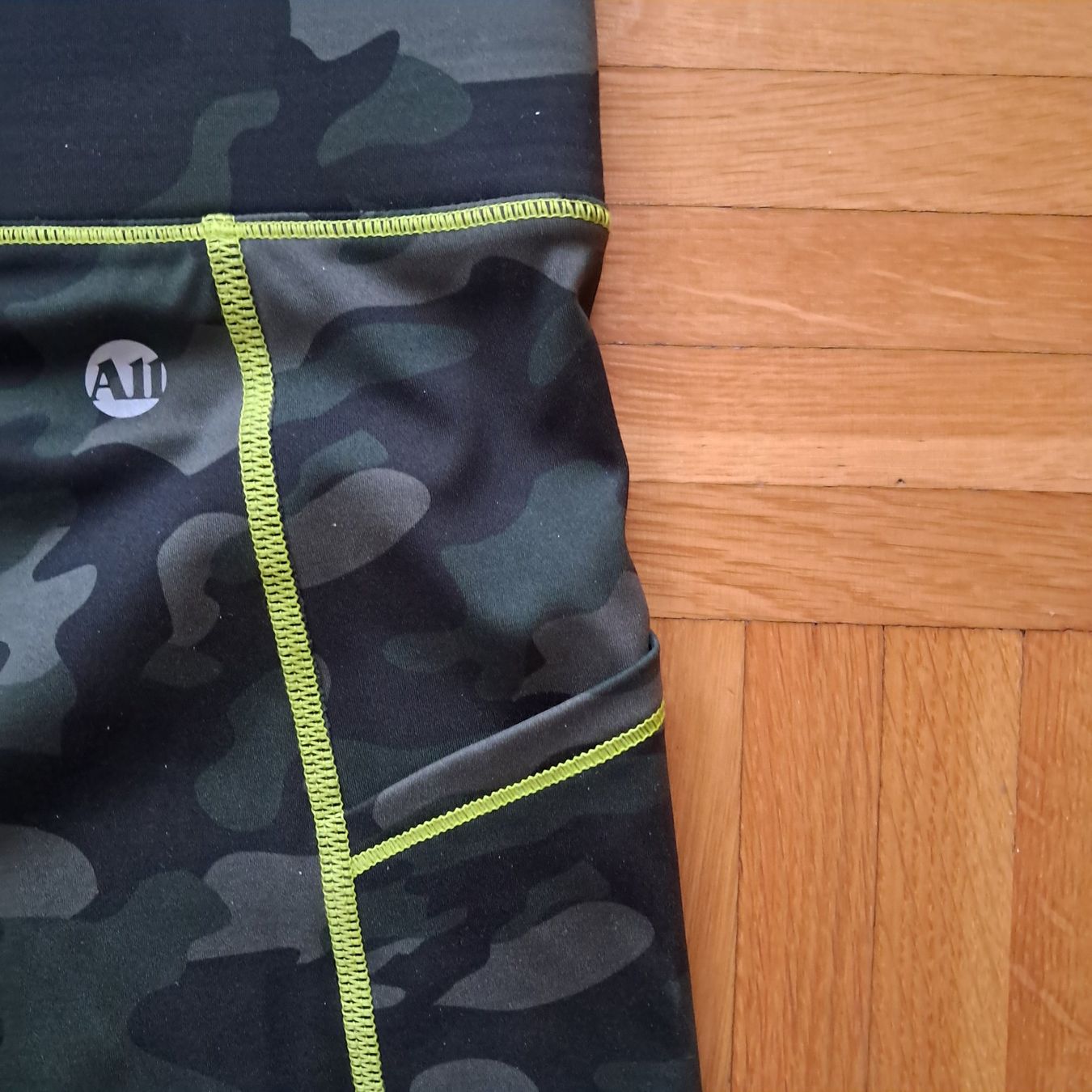 Leggings: All Access Leggings, Grösse M, Oliv Camo Muster – Usato da Meilen venduto da Vaurien15 5