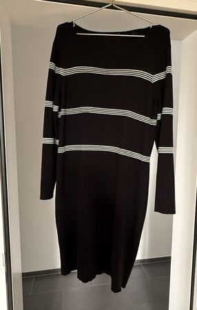 Schwarzes Kleid mit weissen Streifen, Grösse XL