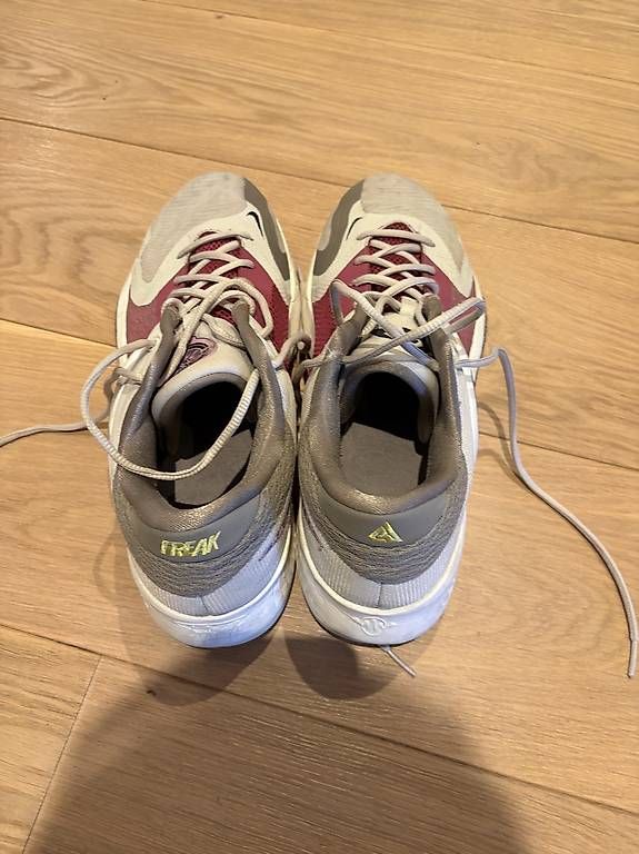 Herrenschuhe: Chaussure basket Nike Giannis - taille 47.5 – Gebraucht aus Geneve von tom_d7f8 1