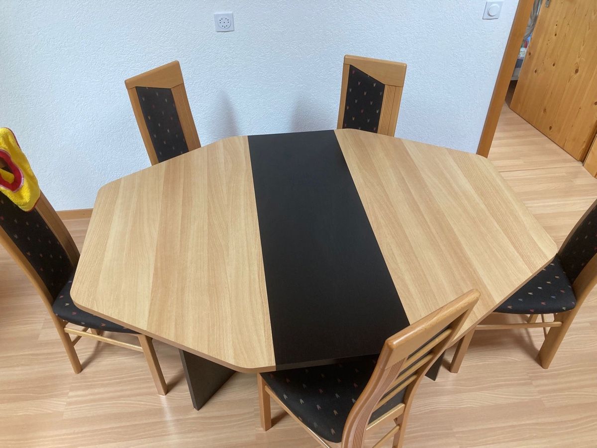 Tables: Holztisch mit 6 Stühlen – D'occasion à Savognin par IsabelF03 1