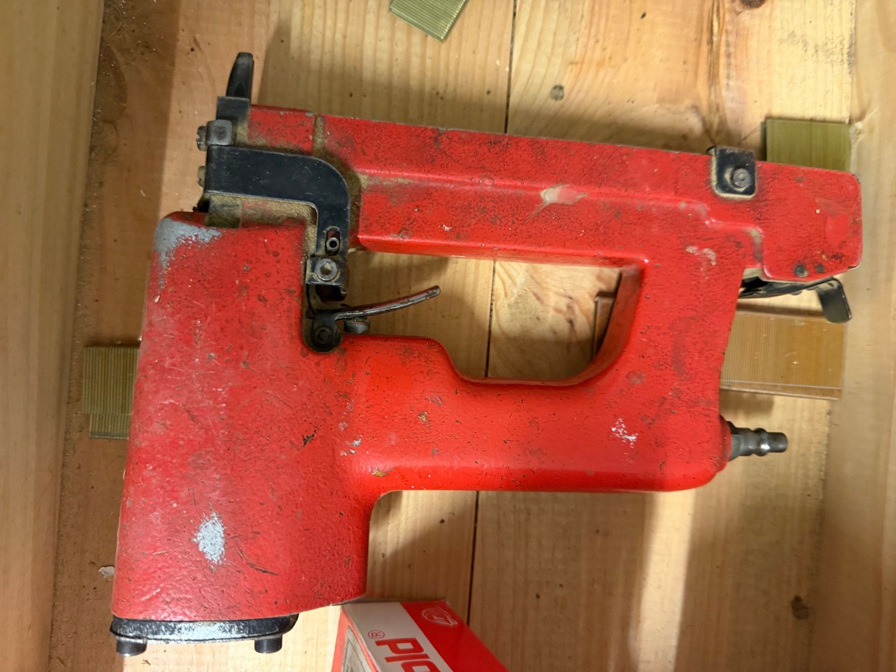 Tutti gli attrezzi: Nagelpistole mit Zubehör – Usato da Ossingen venduto da kimpossibel 3