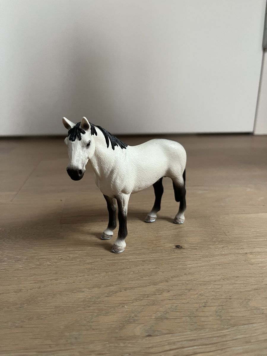 Schleich Giocattoli: Schleich Pferd Figur schwarz weiss – Usato da Lachen SZ venduto da nin_jxy9 1