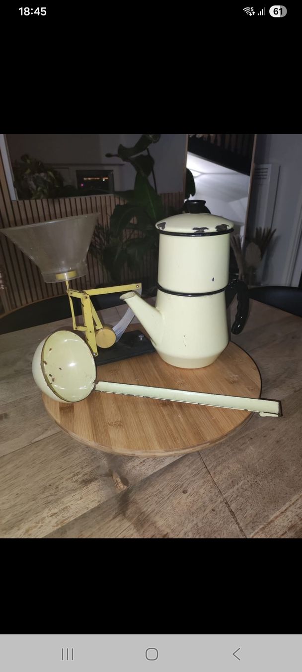 Tutte le decorazioni: lot métal émaillé  – Usato da La Roche FR venduto da zebulon1966