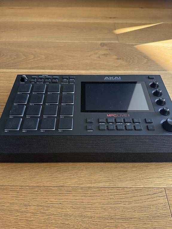 Strumenti musicali: Akai MPC Live 2 – Usato da Pregassona venduto da NunzioP 2