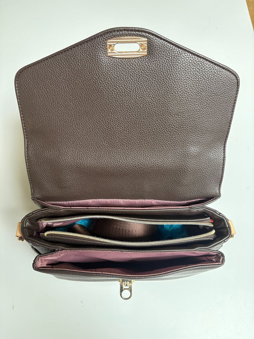 Bugatti Borse da donna: Bugatti - Classic Bag Ella in Dunkelbraun – Usato da Zug venduto da isdach 3