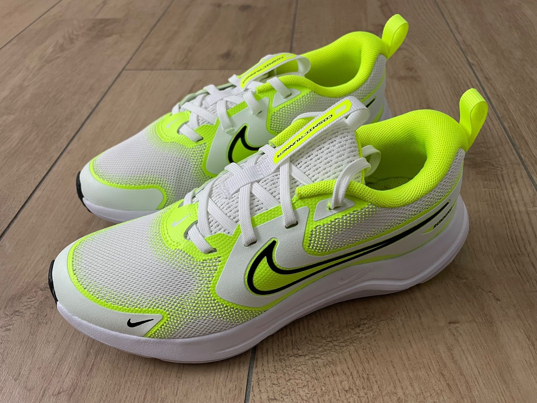 Nike Scarpe per ragazzi: Nike Cosmic Runner Gr. 35.5 NEU – Nuovo e nell'imballaggio originale da Waltenschwil venduto da hansnine