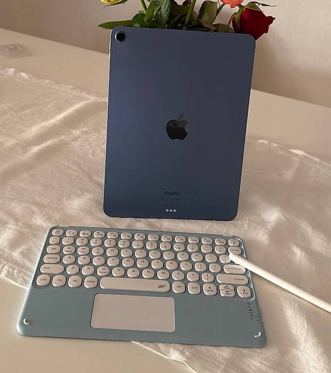 Tablet PC: iPad Air 5. Generation ( wie neu) +Stift und Tastatur  – Usato da Schaffhausen venduto da -sterntaler-