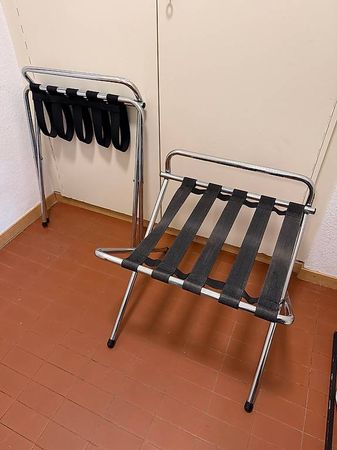 Klappbarer Gepäckständer aus einem 5-Sterne-Hotel