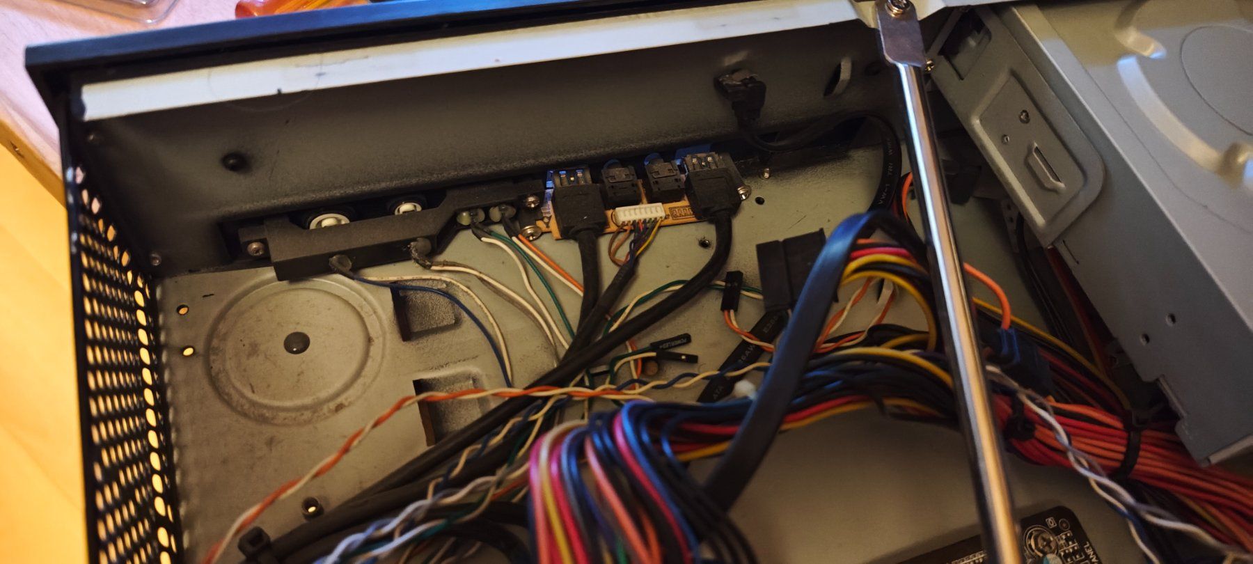 Intel PC: Alter SFF Computer mit 8GB RAM, i7-4790K, 4TB HDD – Usato da Wölflinswil venduto da EIFACH_CJ 4