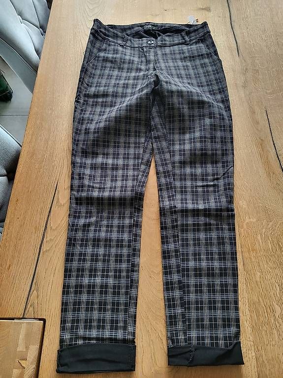 Pantaloni: Pantalon femme – Usato da Ecuvillens venduto da loloall 2