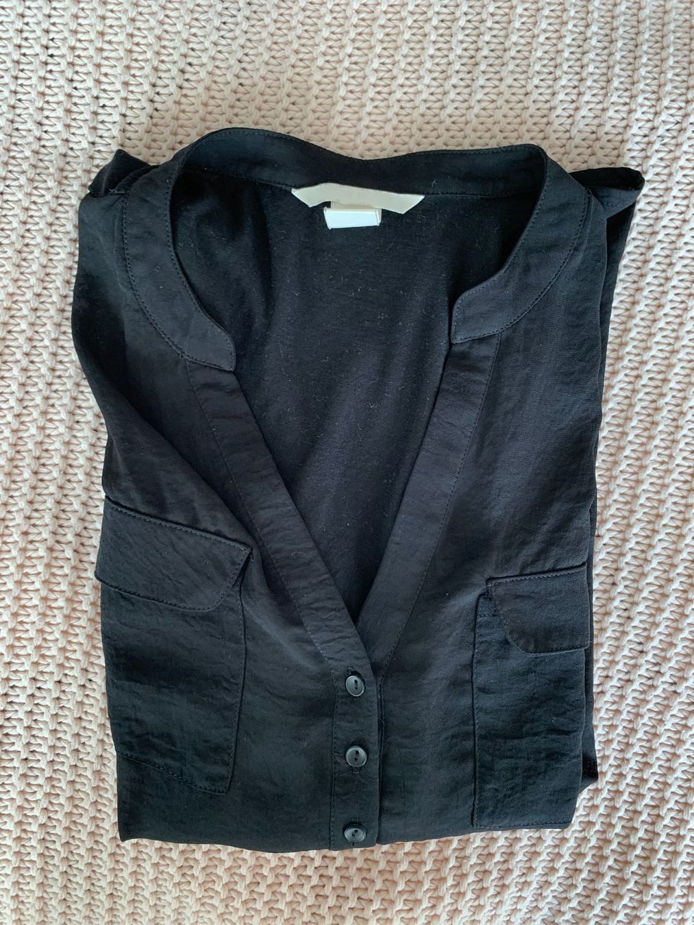 H&M Chemisiers: Chemisier noir – D'occasion à Montreux par iizaa811