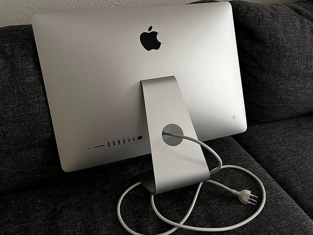PC: iMac 21.5" (Late 2015) – Usato da Lausanne venduto da rom_fn9y 1