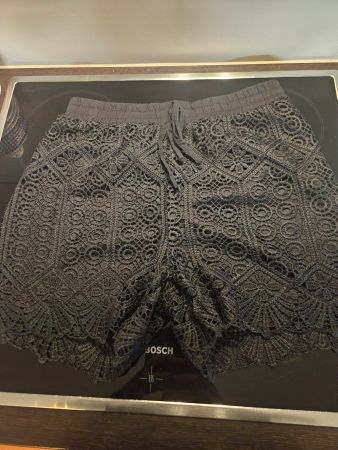 Chicoree Shorts Rüschchen Gr. S schwarz