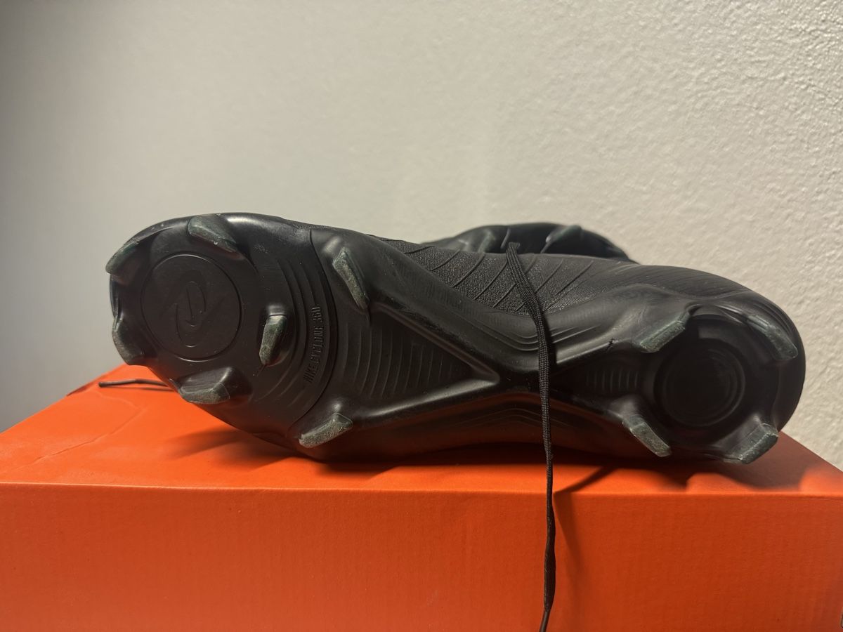 Sonstiges zum Bergsteigen & Wandern: Crampons Nike Mercurial Noir Taille 41 – Gebraucht aus Bussigny von mel_5gct 2