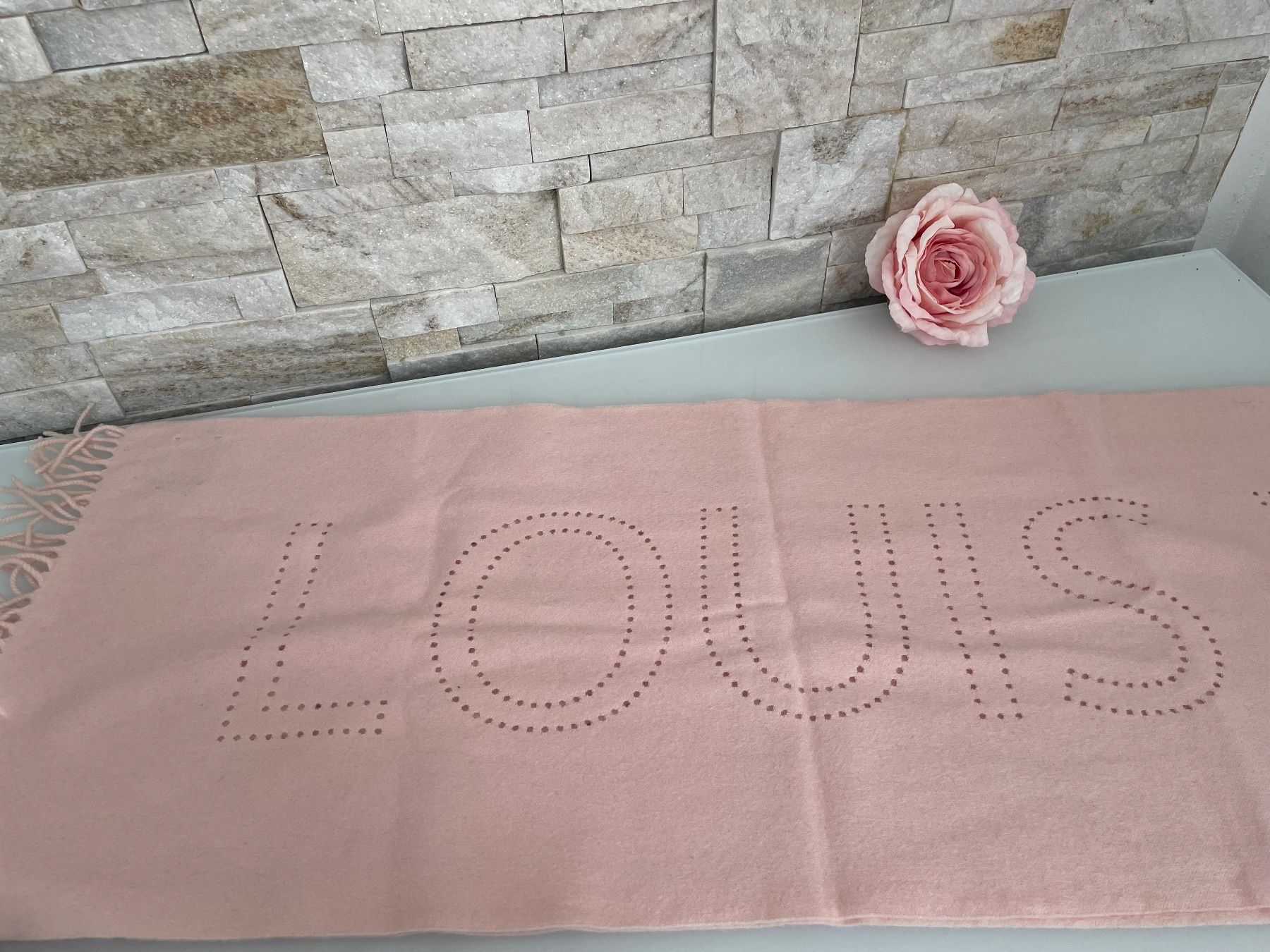 Louis Vuitton Foulard & Sciarpe: Louis Vuitton Schal Kaschmir - nr. 399 – Usato da Hittnau venduto da LuxAndMore