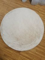 cremefarbener, weicher, runder Teppich Ø120cm