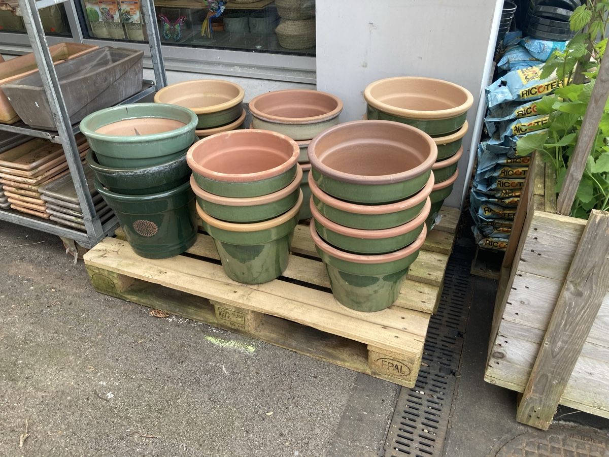 Vasi per fiori: SALE! Grosser Posten Blumentöpfe, Regalr… – Nuovo e nell'imballaggio originale da Winterthur venduto da ele_ct6p 1