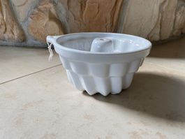 Kuchenform weiss Dekoration Durchmesser 18 cm, Höhe 9,5cm