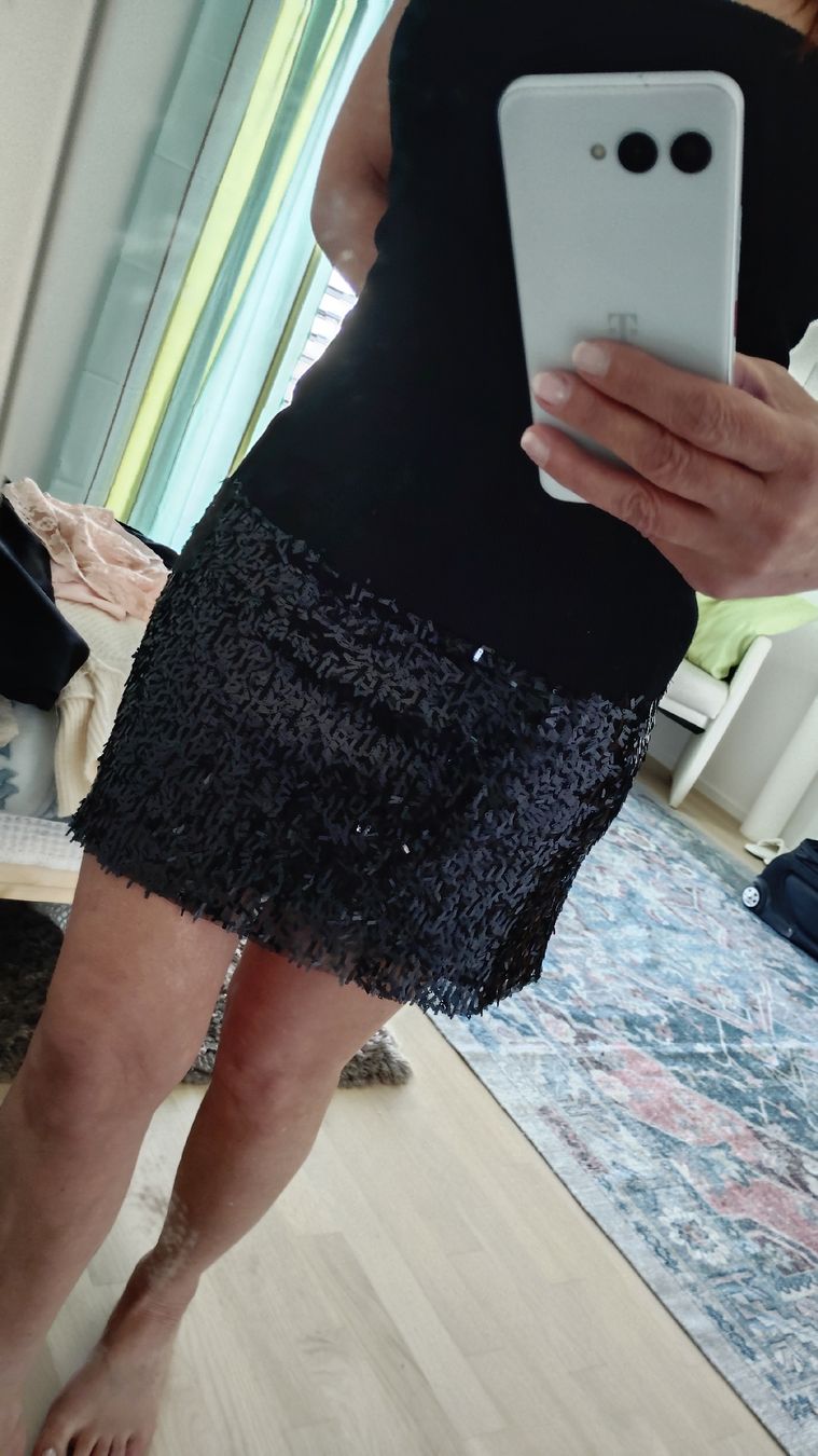Vestiti & Gonne: schwarzes Stretch-Minikleid – Nuovo (secondo la descrizione) da Spreitenbach venduto da ludwigmaira 1