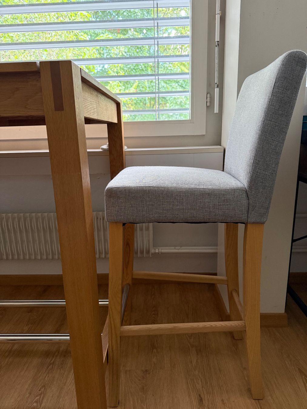 Jysk Set di tavolo e panche: Bartisch / Küchentisch Eiche Massiv 70x115x95 mit 2 Stühlen – Nuovo (secondo la descrizione) da Bern venduto da jp62 2