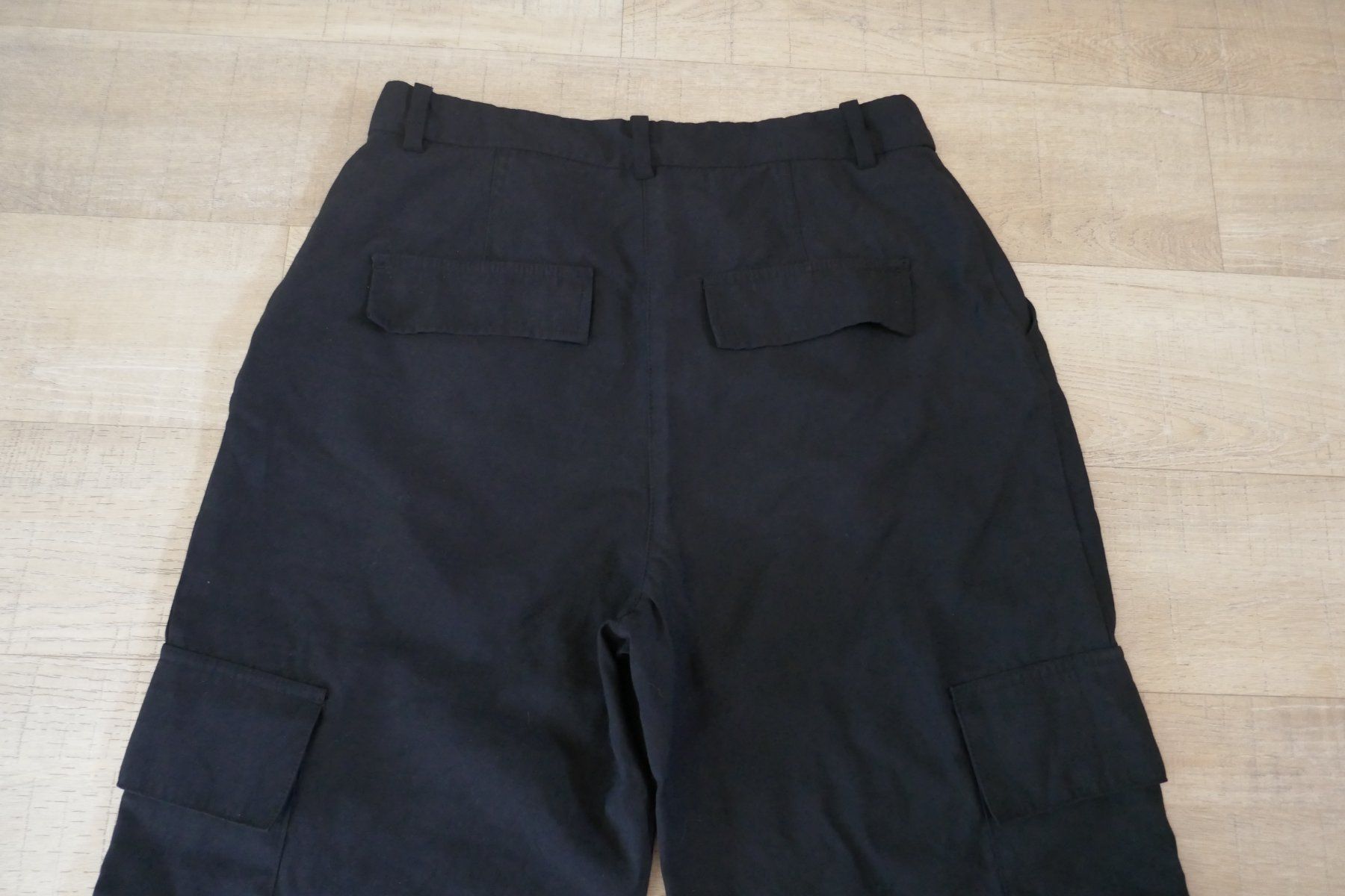 Pantalons: Cargohose schwarz, Gr. M, leichter Stoff – D'occasion à Port par uzuku 6