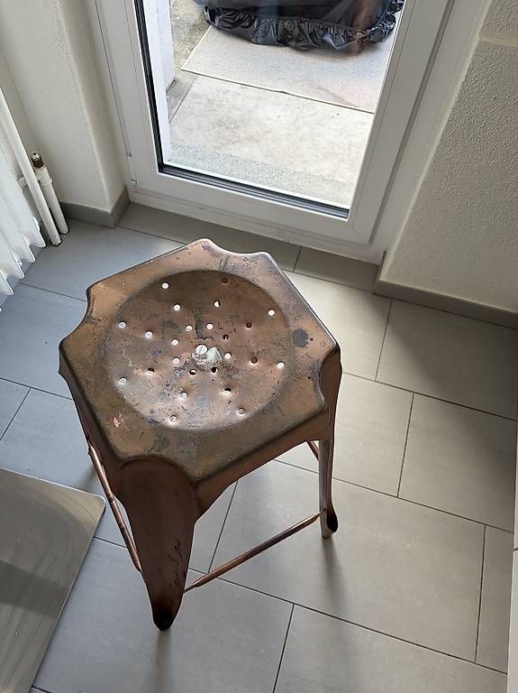 Tische: Bartisch inkl. 2 Metall Stühle – Gebraucht aus Zürich von islabelllaleh 1