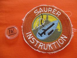 Aufnäher Saurer Instruktion