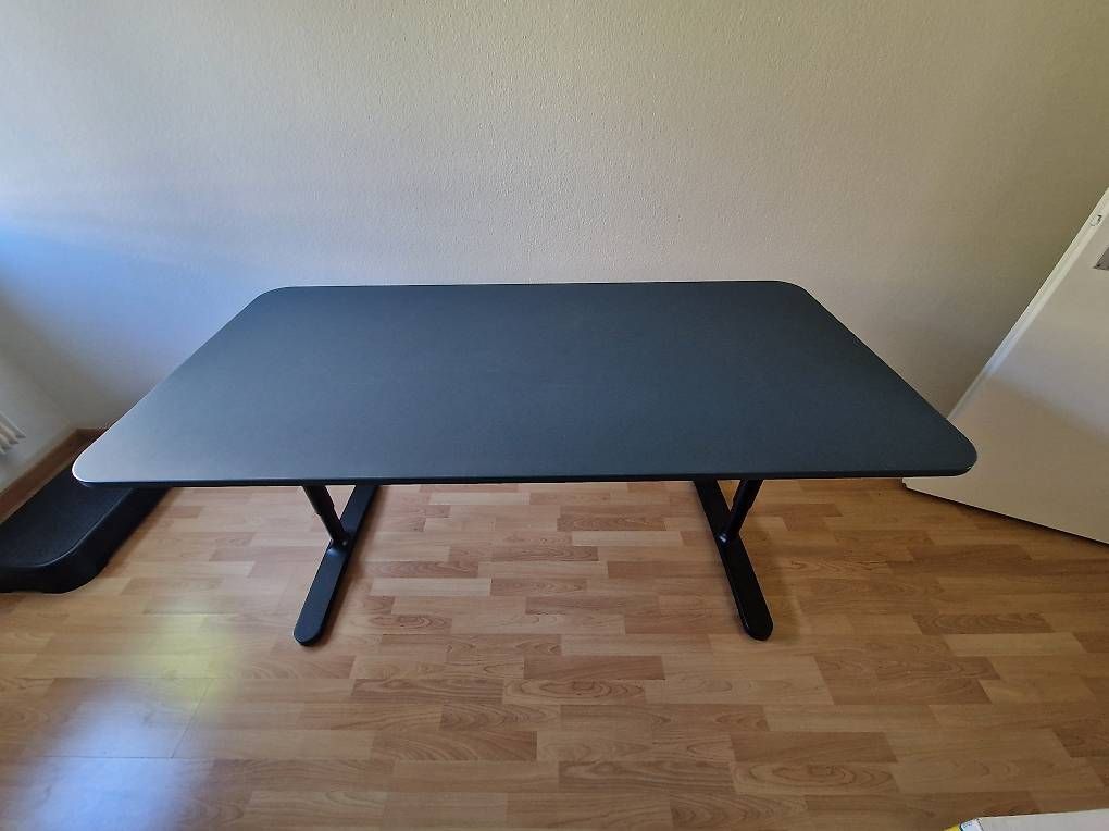 Scrivanie: Schreibtisch Ikea – Usato da Ostermundigen venduto da ClaOrgana 2