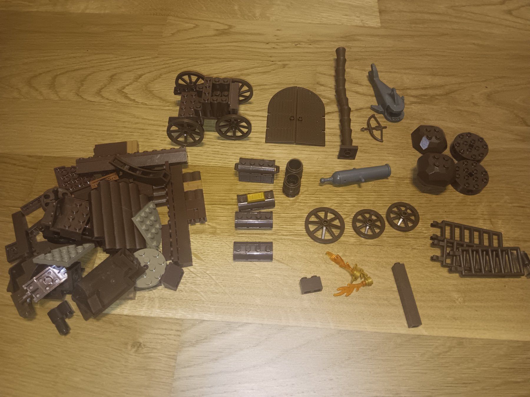 Lego Giocattoli: Versch. Braune Lego Ritterburg  Teile – Usato da Gelterkinden venduto da ram_5vkp