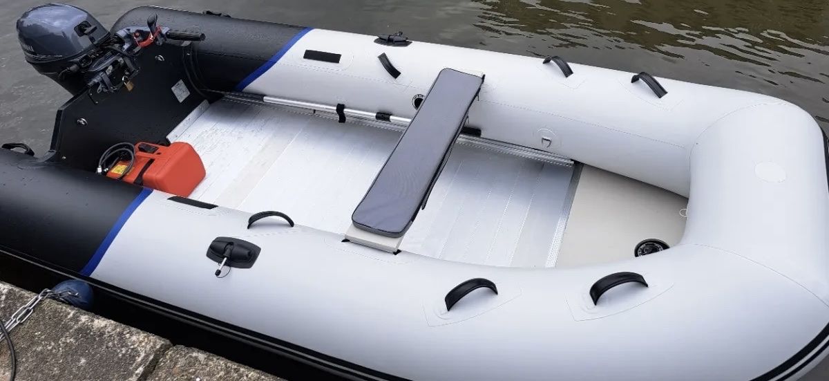 Yam Barche: YAM 380s Schlauchboot + Yamaha 20PS E-Start + Slipptrailer – Usato da Visp venduto da JerYG 1
