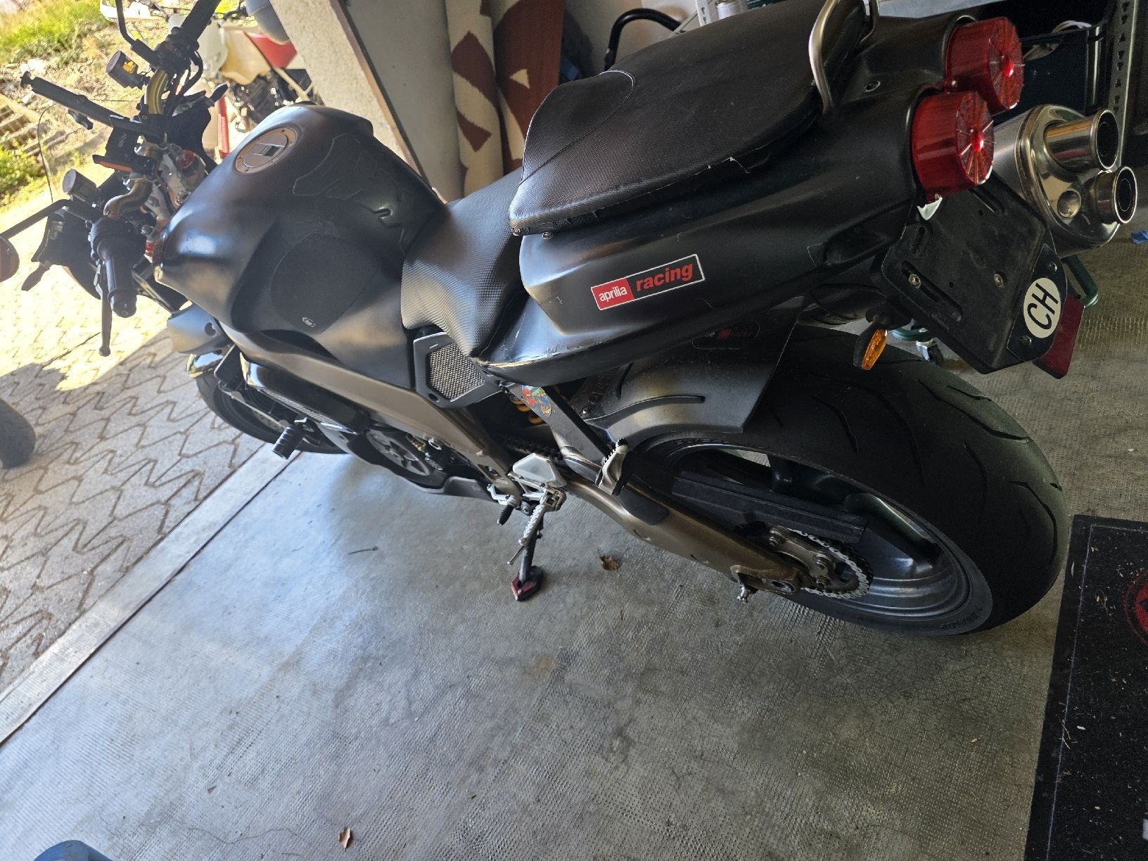 Aprilia Strada: aprilia tuono 1000 – Usato da Lausanne venduto da nic_trx2 9