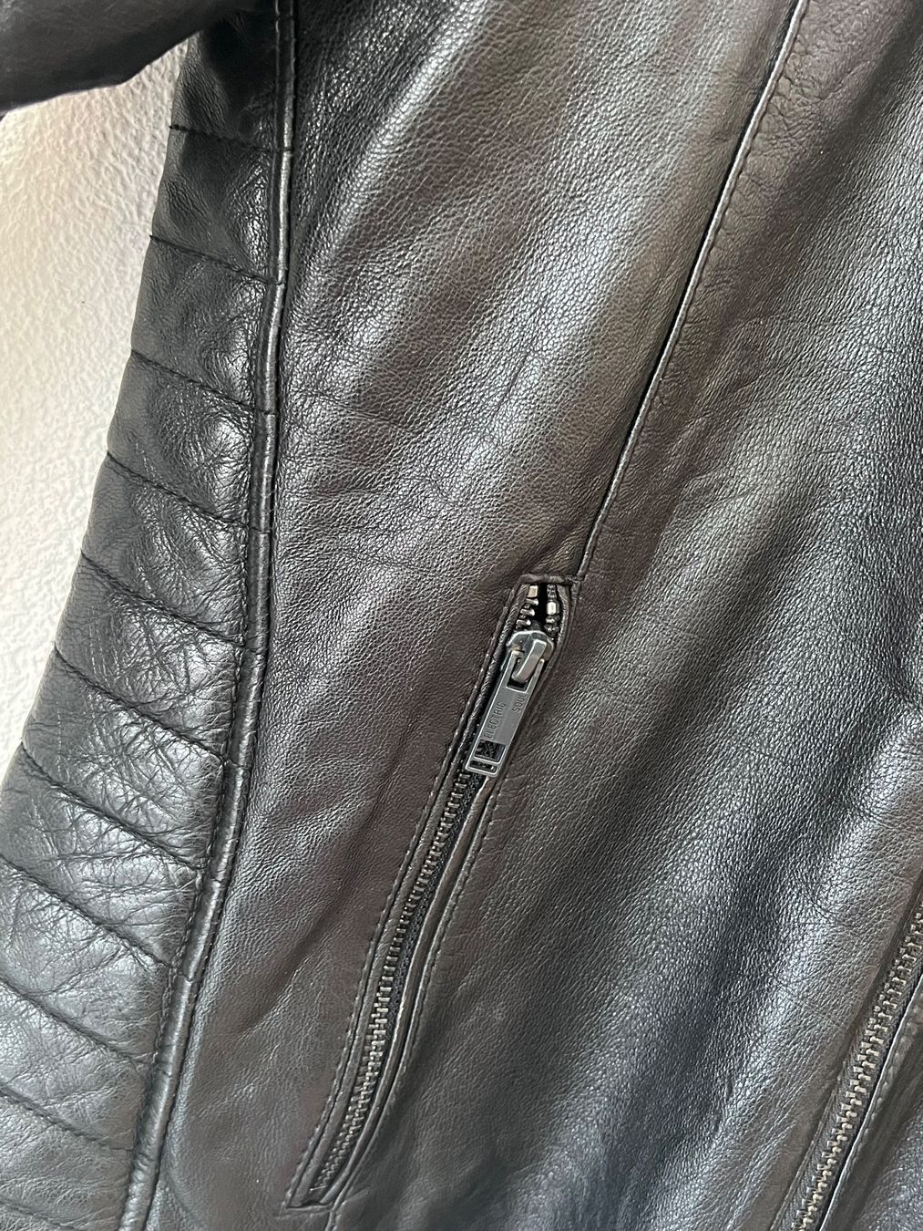 Bershka Giacche: Veste en cuir noir profond – Usato da La Chaux-de-Fonds venduto da art_x8mz 4
