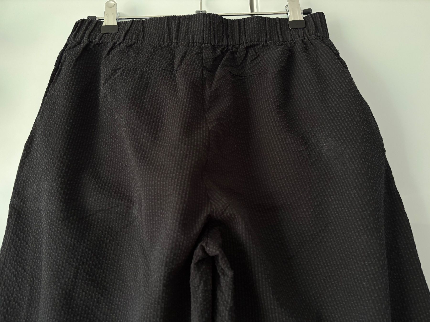Wemoto Pantaloni: WEMOTO schwarze Stoffhose Gr. S – Usato da Zürich venduto da missmodernage 5
