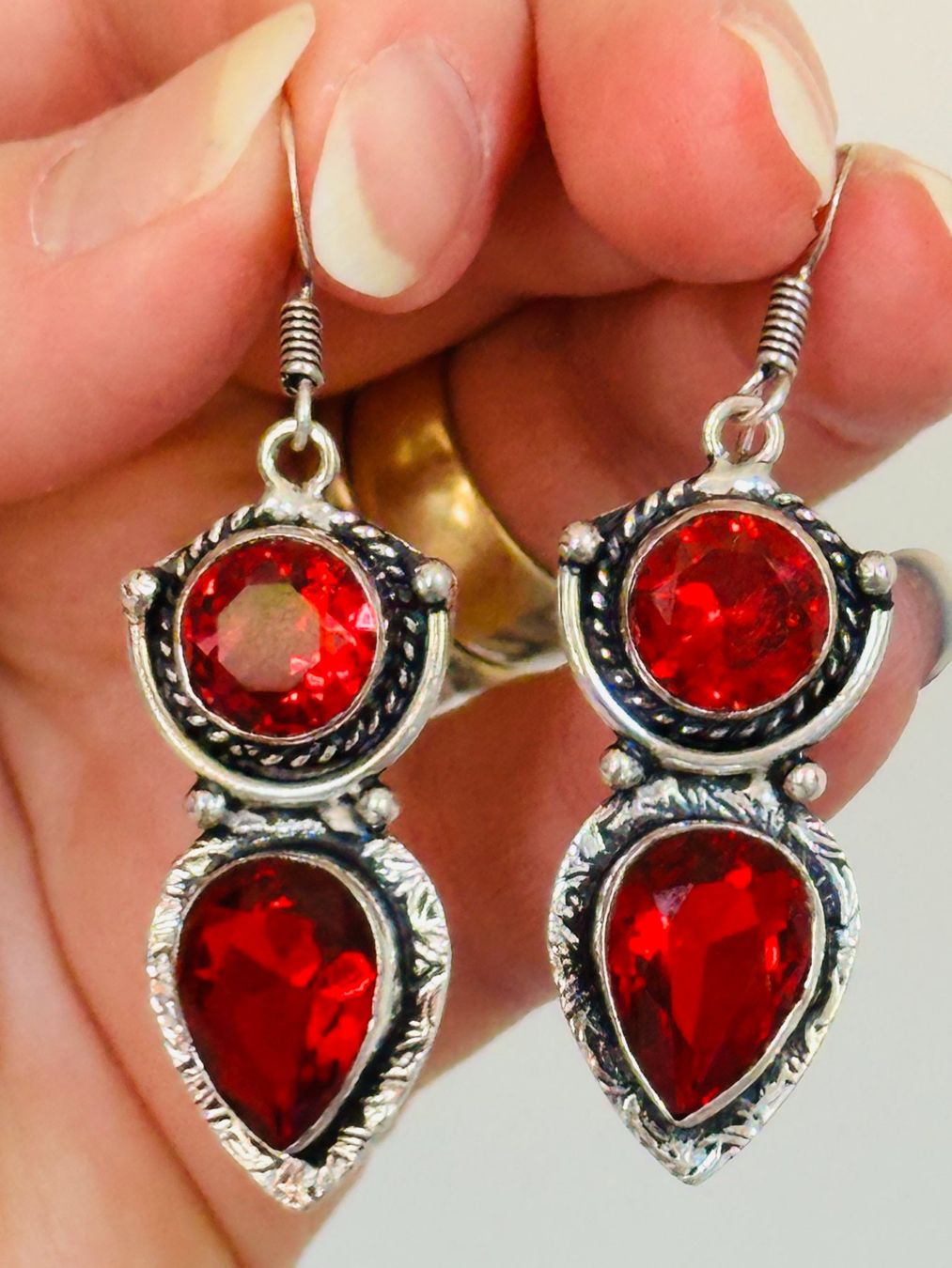 Orecchini pendenti & Orecchini a lobo: Garnet Gemstone Handmade Drop Dangle Earrings Jewelry – Nuovo e nell'imballaggio originale da Genève venduto da AGBERG