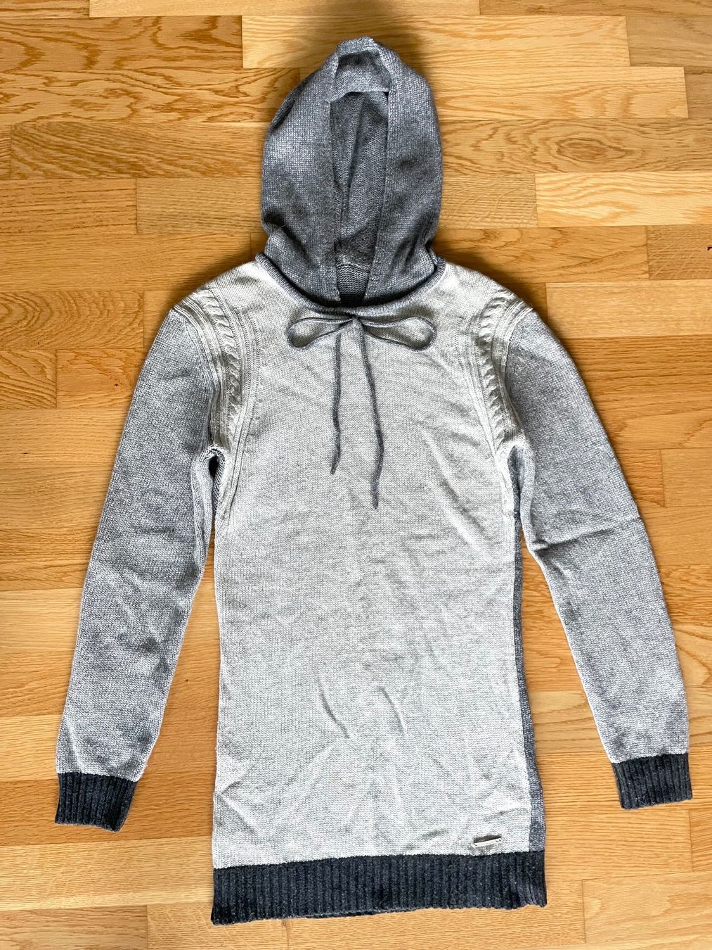 Maglioni & Felpe: Kapuzenpullover TRUSSARDI – Usato da Richterswil venduto da IrynaL