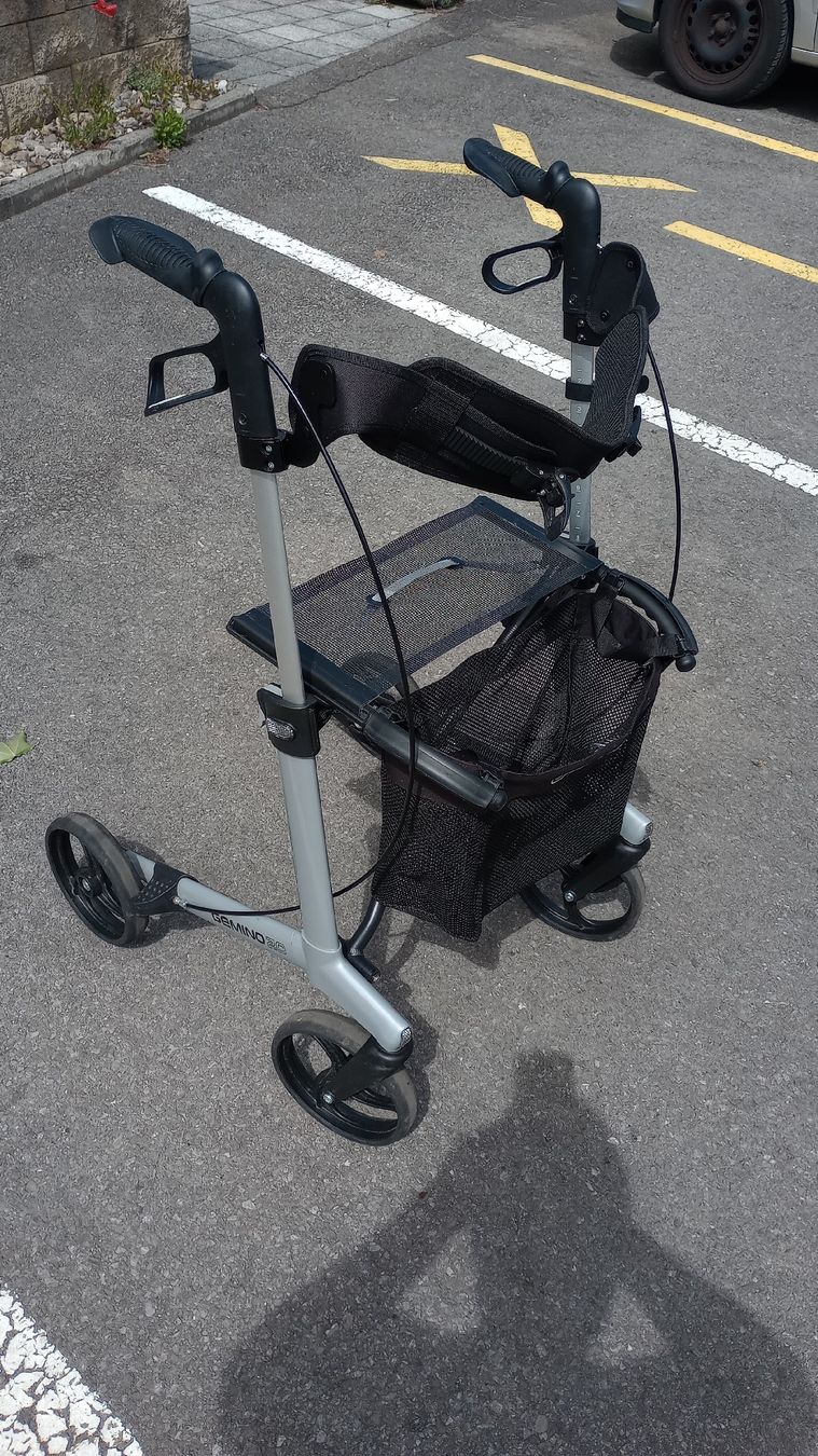 Ausili per la deambulazione: Rollator, déambulateur – Usato da Lonay venduto da DanBadoux 1