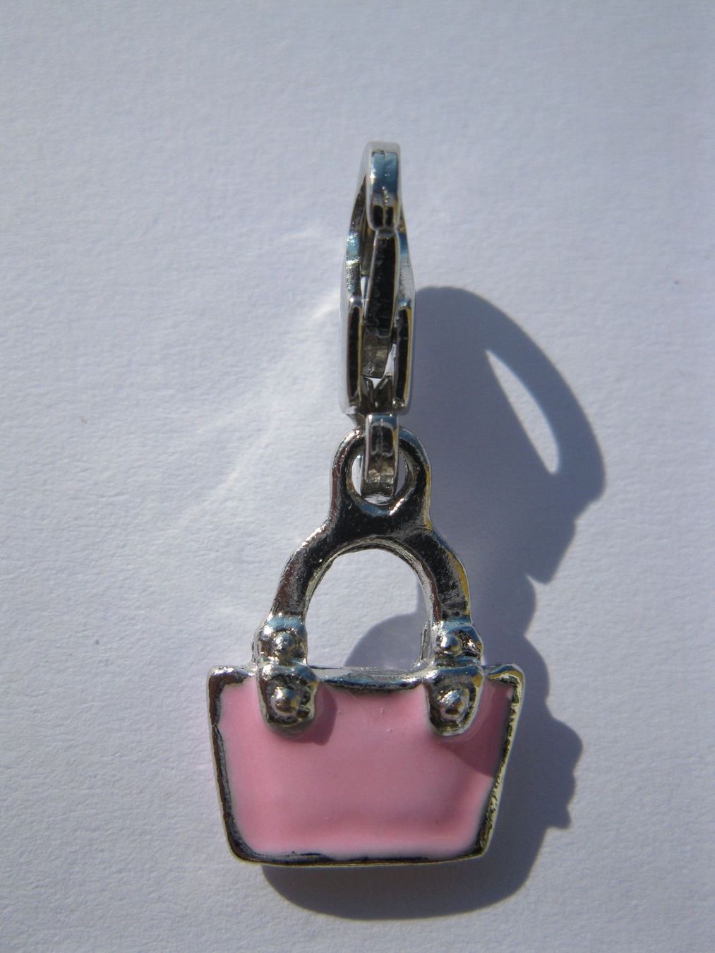 Anhänger: Anhänger, Charm Tasche, beidseitig rosa emailliert. – Neu und originalverpackt aus St. Margarethen TG von LuanaKa