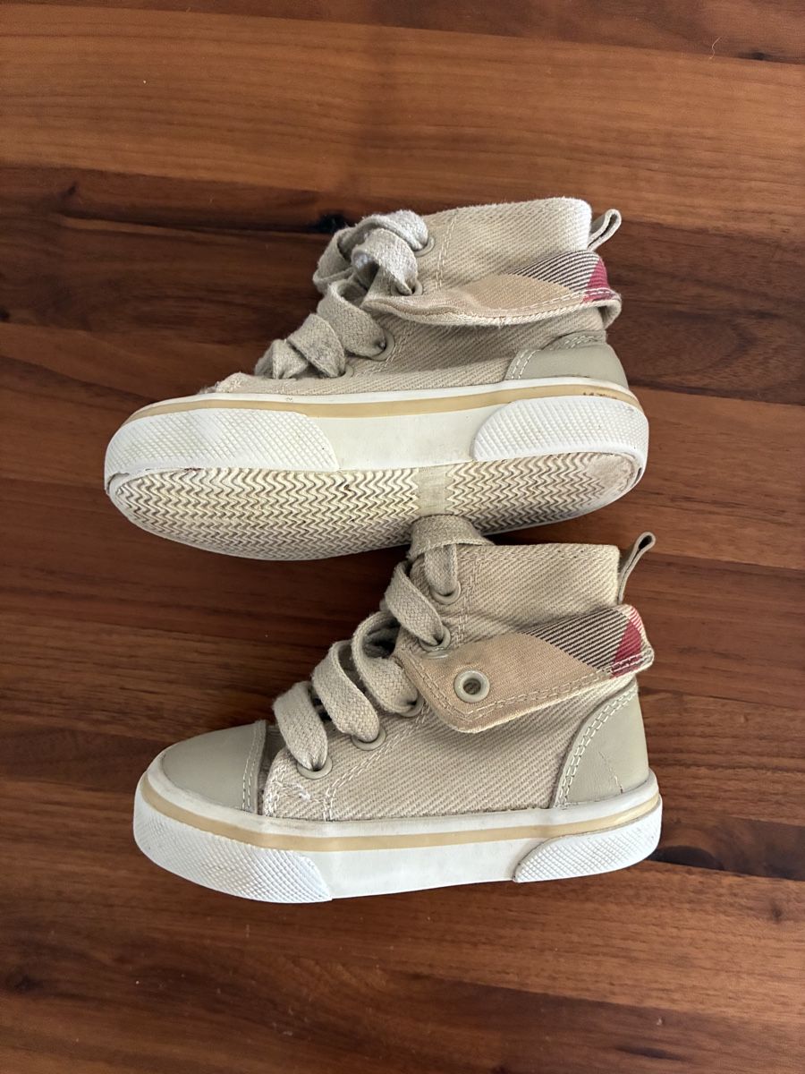 Burberry Scarpe per ragazzi: Burberry Babyschuhe Grösse 20 – Usato da Stallikon venduto da shop100