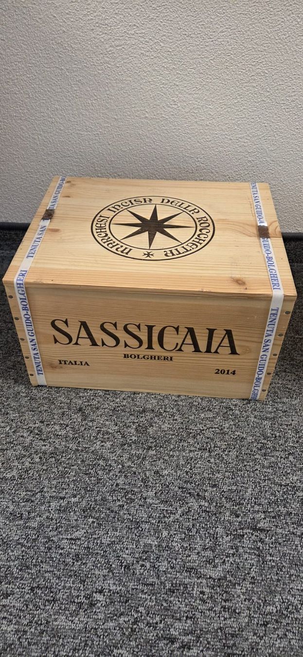 Sassicaia Vino: Sassicaia 2014 in Originalkiste – Nuovo e nell'imballaggio originale da Winterthur venduto da carvercc